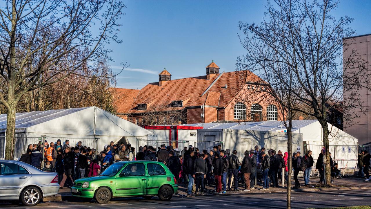 11Berlino, Germania - 08.12.2015 - sistemazione dei rifugiati in città migranti in Germania
